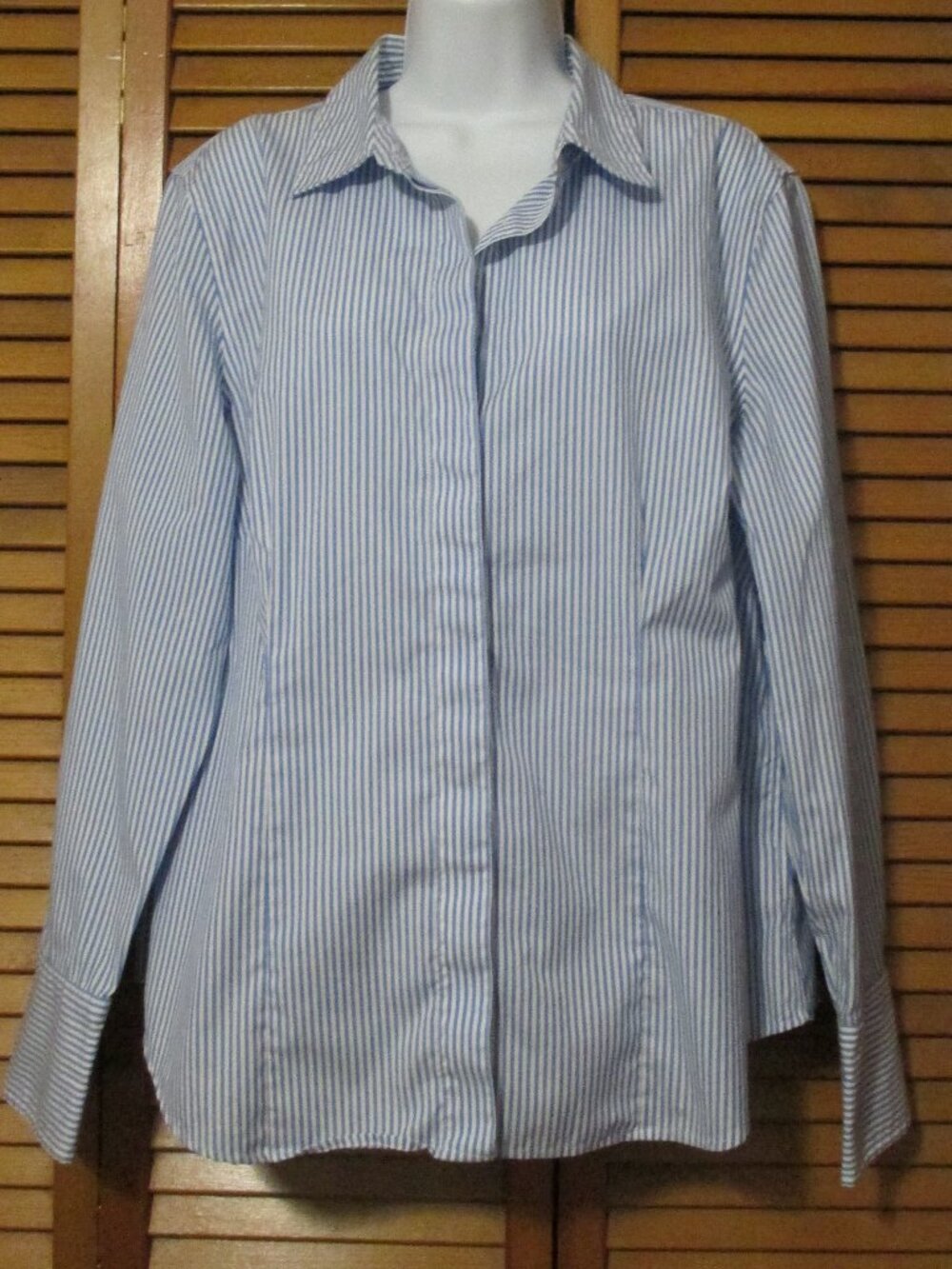 Liz Claiborne top blouse blue & white vertical stripes hidden buttons size XL